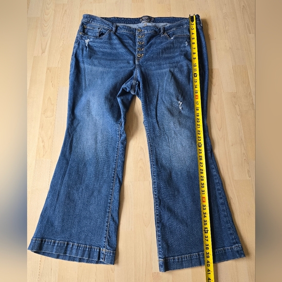 Torrid Mid Rise Vintage Stretch Flare Jeans Size 24 Short - Picture 4 of 11